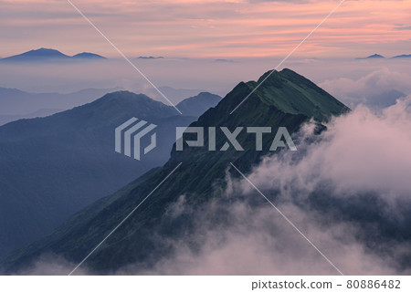 A sea of clouds over the Tanigawa mountain range at dusk A sea of clouds over the Tanigawa mountain range at dusk 80886482