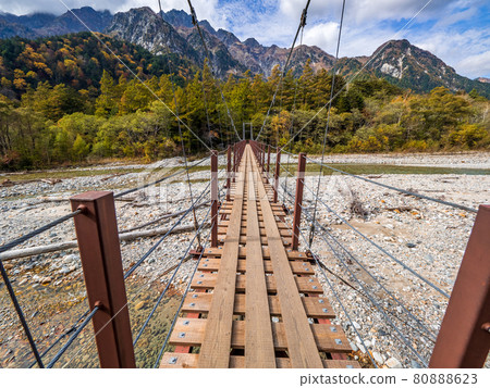 Kamikochi in autumn, Shinmura Bridge 80888623