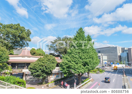 東京都新宿區外苑東大街街景信濃町車站廣場 東京都新宿區外苑東大街街景信濃町車站廣場 80888756