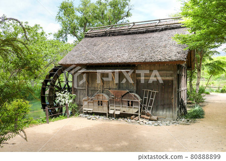 有水車的農村老民居 80888899