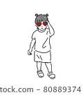 Girl wearing sunglasses 80889374