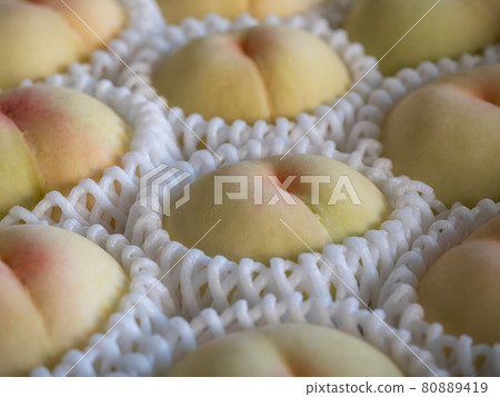 White peach in season in summer. Sweet and delicious peaches. 80889419