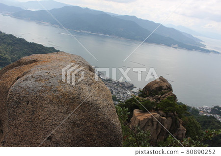 Climbing Karasuhata Iwayama in Hiroshima Prefecture Climbing Karasuhata Iwayama in Hiroshima Prefecture 80890252