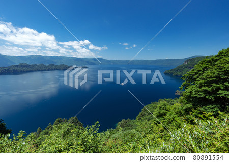 [Lake Towada, Aomori Prefecture] A large panoramic view of Lake Towada from the view 80891554