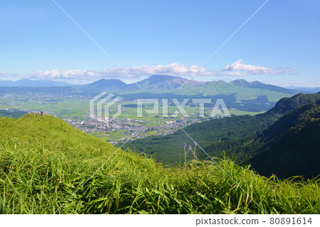 Mt. Aso and Higotai in midsummer Mt. Aso and Higotai in midsummer 80891614