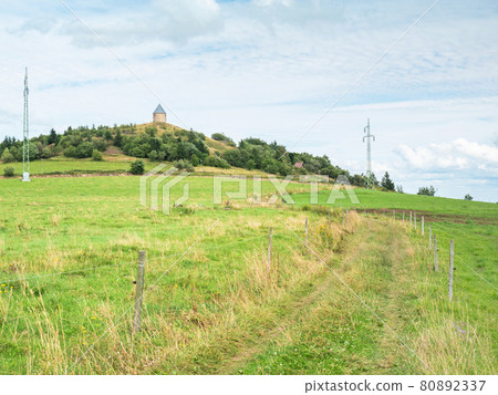 Country road to hill Mednik with popular Chapel 80892337
