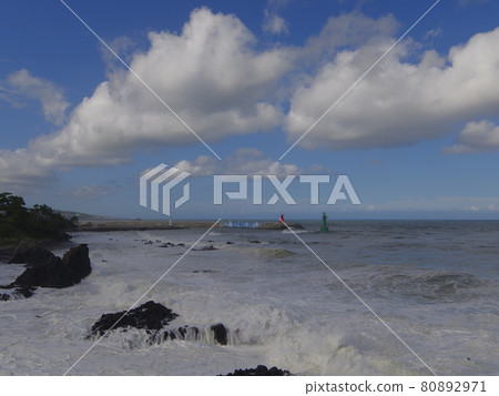 慶州市南陽面柱狀節理海灘海浪日出 慶州市南陽面柱狀節理海灘海浪日出 80892971