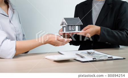 Real estate agent broker hand over the home to the new owner after completing the signing according to agreement renting a house and buy house insurance Home rental and insurance concept Real estate agent broker hand over the home to the new owner after completing the signing according to agreement renting a house and buy house insurance Home rental and insurance concept 80894254
