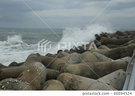 Gyeongju City. Columnar joints. Eupcheon Port. Breakwater. Lighthouse 80894524