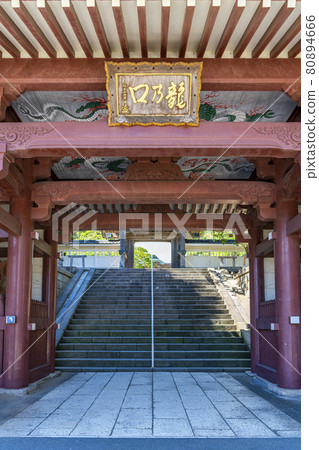 [Kanagawa Prefecture] Niomon with a profound atmosphere towering at the entrance of Ryuko-ji Temple 80894666