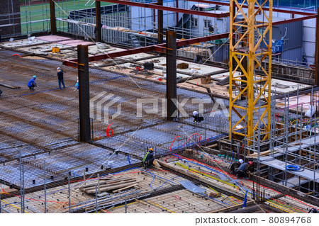 高層建築施工現場及起重機 高層建築施工現場及起重機 80894768