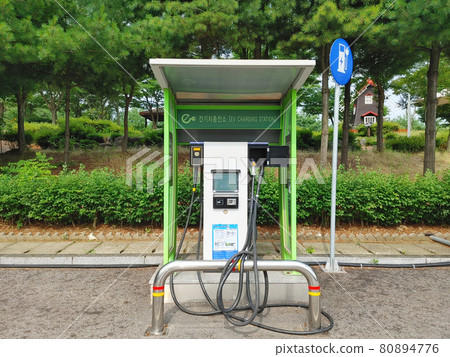 Electric vehicle charging station 80894776