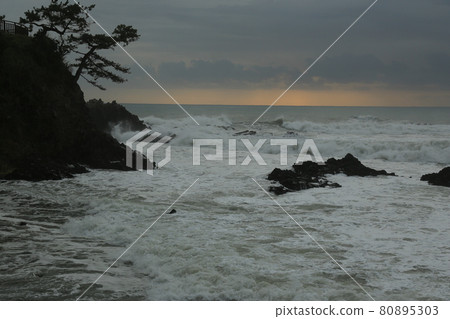 慶州市，柱狀節理，日出，展望台，海岸，波浪 80895303