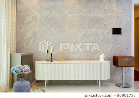 有豪華沙發和桌子的豪華內部客廳 有豪華沙發和桌子的豪華內部客廳 80901753