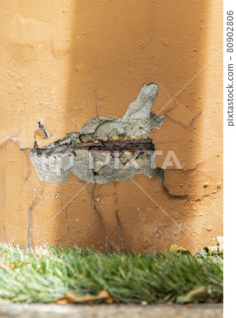 The damaged concrete pillars has cracks is visible to the internal steel bar. The damaged concrete pillars has cracks is visible to the internal steel bar. 80902806