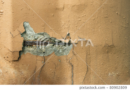 The damaged concrete pillars has cracks is visible to the internal steel bar. The damaged concrete pillars has cracks is visible to the internal steel bar. 80902809