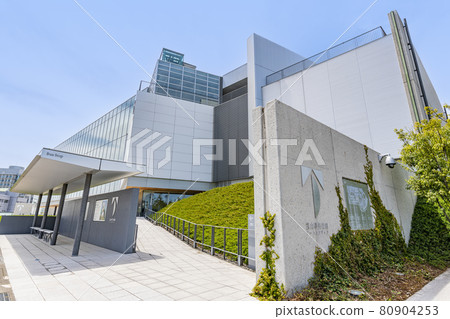 富山縣富山市晴天的富山縣立美術館 80904253