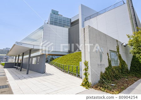 富山縣富山市晴天的富山縣立美術館 80904254