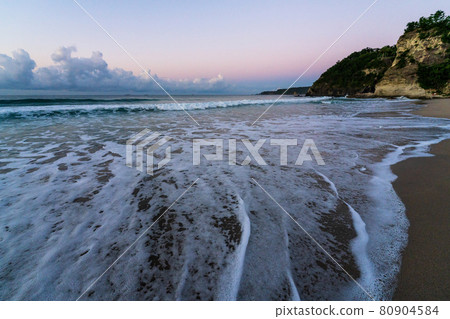 Izu Shimoda: Dawn at Tatadohama 80904584