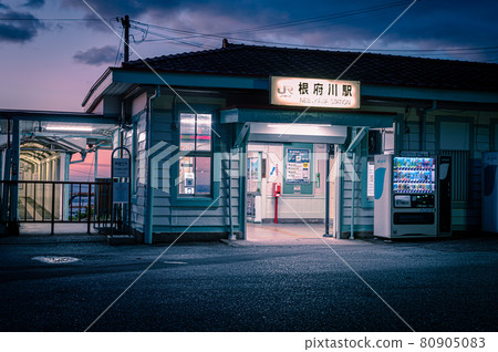 JR根風川站大樓的日出 JR根風川站大樓的日出 80905083