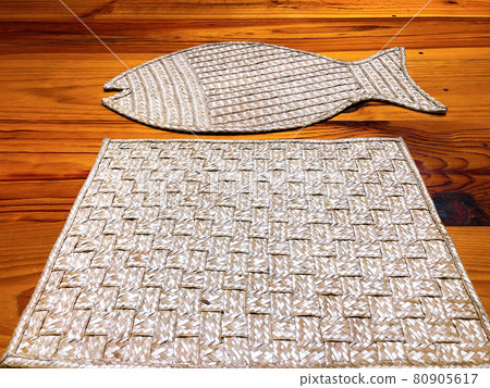 [Madagascar] A cute fish-shaped place mat (Morombe) 80905617