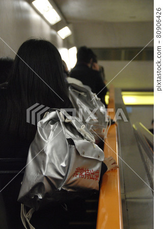 <東京> 由於東日本大地震的影響,急忙回家的人們 <東京> 由於東日本大地震的影響,急忙回家的人們 80906426