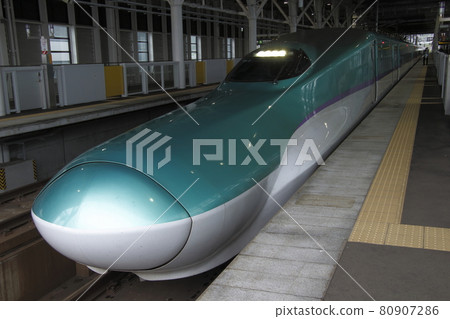 北海道新幹線 H5 系列停在新函館北斗站 80907286