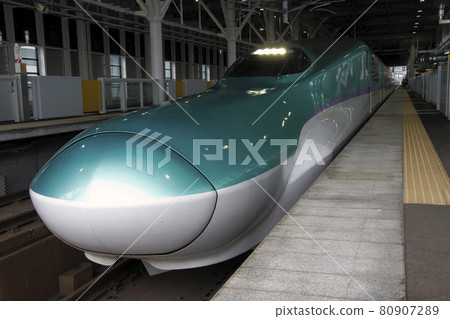 北海道新幹線 H5 系列停在新函館北斗站 80907289