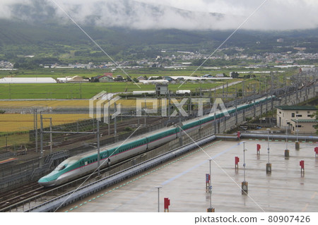 北海道新幹線E5系列新函館北斗站出發 80907426