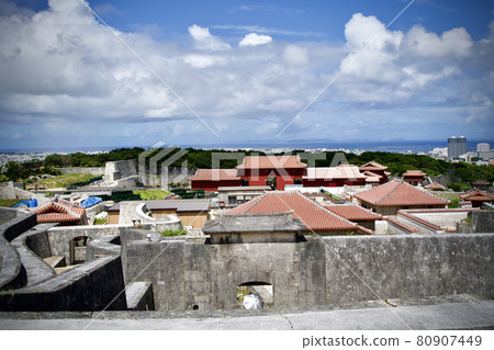 首里城風景和石牆 80907449