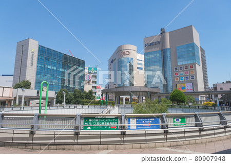 Cityscape: Pedestrian deck and cityscape in front of Mizonokuchi Station, Takatsu-ku, Kawasaki City, Kanagawa Prefecture 80907948