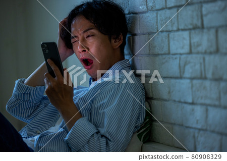 Smartphone night owl male 80908329