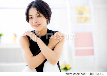 Salon model female beautiful 80908432