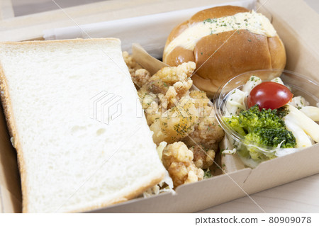 Sandwich and butter roll sandwich lunch box Sandwich and butter roll sandwich lunch box 80909078