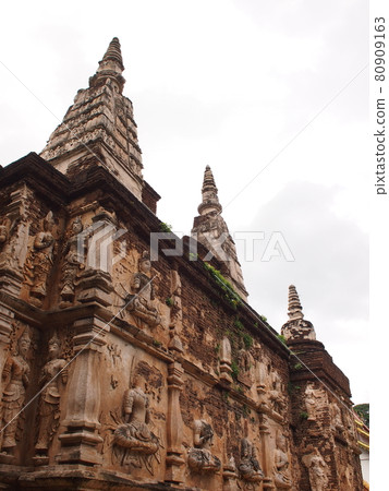 Wat Chet Yot寺(清邁)的天人救濟 Wat Chet Yot寺(清邁)的天人救濟 80909163