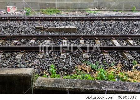 The double track of the railway line in the heavy rain after the storm. 80909338