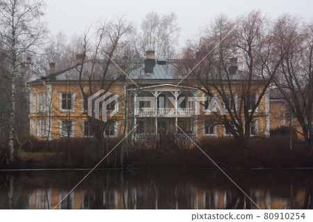 KOUVOLA, FINLAND - OCTOBER 23, 2018: Beautiful wooden Rabbelugn Manor - Takamaan Kartano in fog autumn day. Wrede family house was built in 1820 on the river Kymijoki bank 80910254