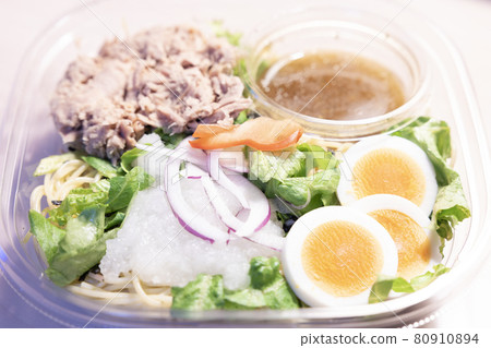 Delicious convenience store calm pasta salad 80910894
