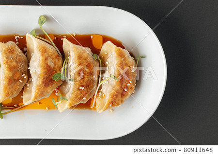 Closeup on japanese gedza dumplings 80911648