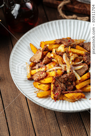 Beef meat roast with potato fries 80911704