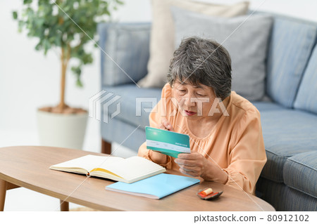 資深婦女存摺擔心 80912102