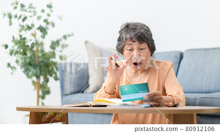 資深婦女存摺擔心 80912106