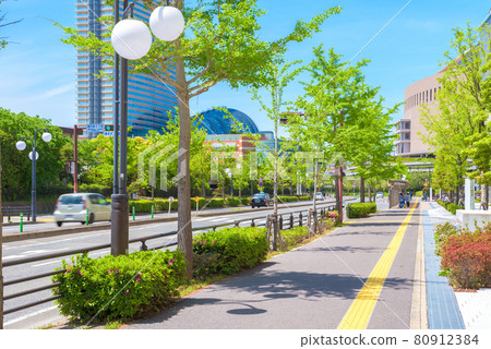 View toward Jigyohama, Chuo-ku, Fukuoka City, in front of Kyushu Medical Center, near MARK IS Fukuoka Momochi Yoko Bus Stop, noon View toward Jigyohama, Chuo-ku, Fukuoka City, in front of Kyushu Medical Center, near MARK IS Fukuoka Momochi Yoko Bus Stop, noon 80912384