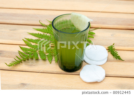 Wood Fern leaves decoction for wound healing applications and skin problems. 80912445