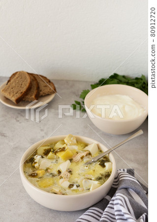 Chicken breast and sorrel soup 80912720