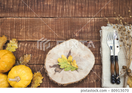 Thanksgiving or autumn table setting 80913070