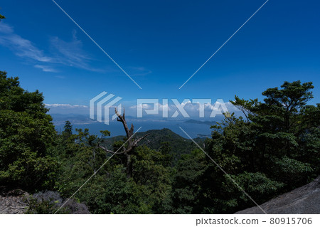 View of the Seto Inland Sea from Mt. Misen in Miyajima <Miyajima, Hiroshima Prefecture / August> 80915706