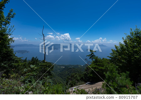 View of the Seto Inland Sea from Mt. Misen in Miyajima <Miyajima, Hiroshima Prefecture / August> View of the Seto Inland Sea from Mt. Misen in Miyajima <Miyajima, Hiroshima Prefecture / August> 80915707