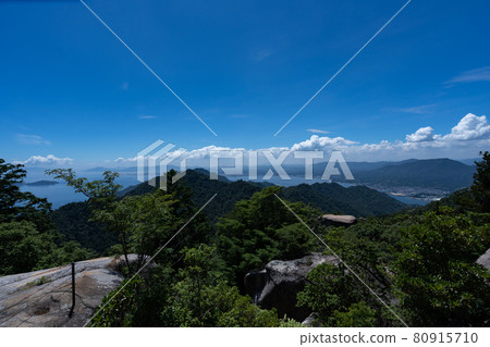 View of the Seto Inland Sea from Mt. Misen in Miyajima <Miyajima, Hiroshima Prefecture / August> View of the Seto Inland Sea from Mt. Misen in Miyajima <Miyajima, Hiroshima Prefecture / August> 80915710