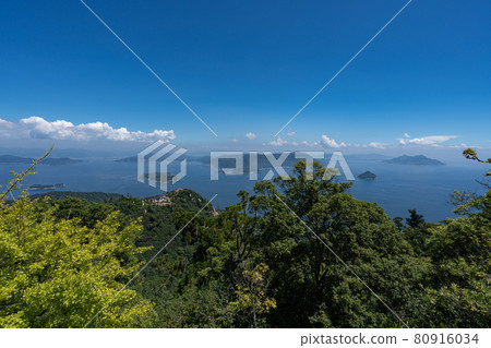 View of the Seto Inland Sea from Mt. Misen in Miyajima <Miyajima, Hiroshima Prefecture / August> View of the Seto Inland Sea from Mt. Misen in Miyajima <Miyajima, Hiroshima Prefecture / August> 80916034